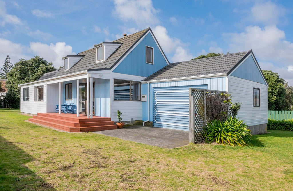 13 Hastings Street, Waikanae Beach, Waikanae - Carousel 2