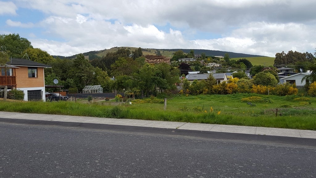 8 Nore Street, Waihola, Waihola - Carousel 1