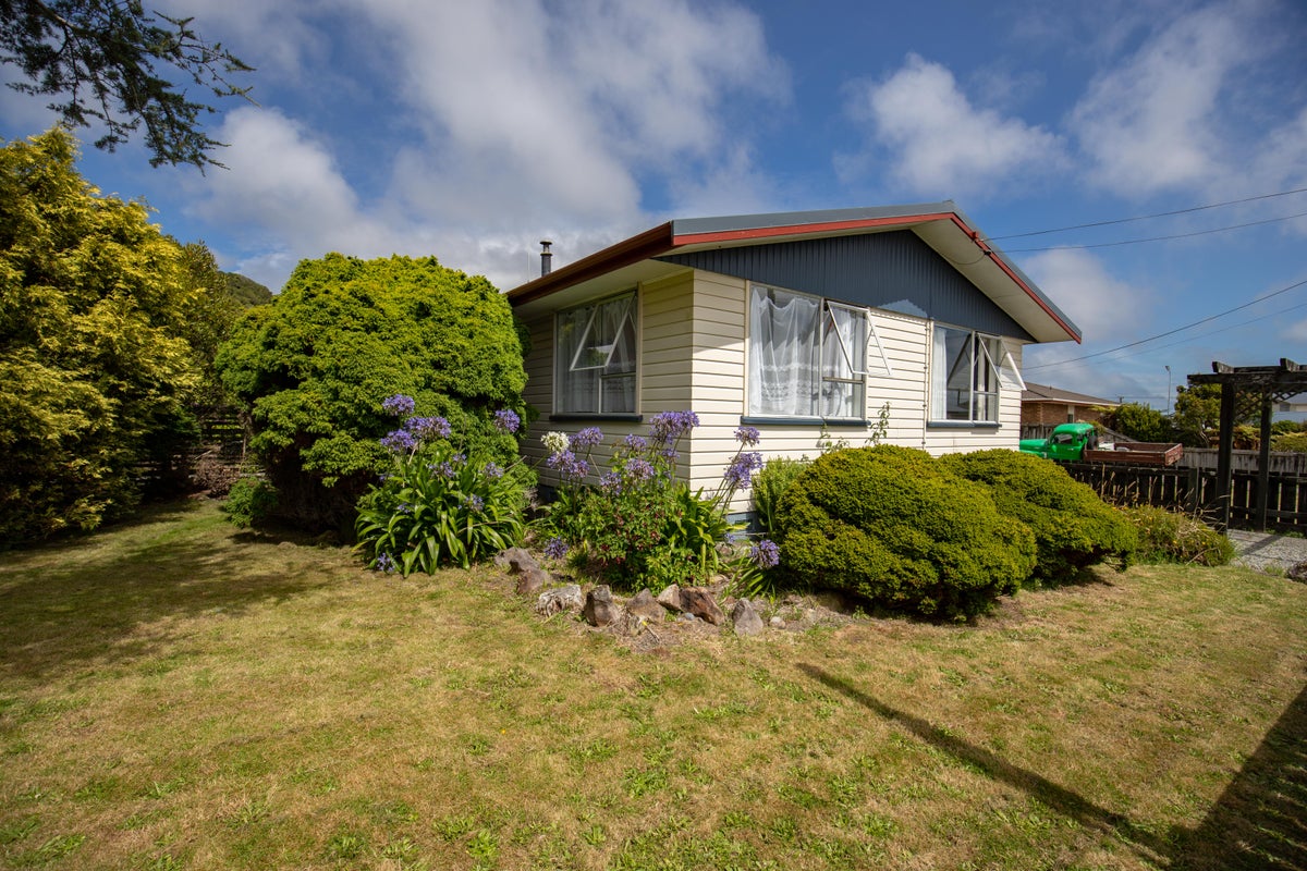 9 Sturge Street, Cobden, Greymouth - Carousel 1