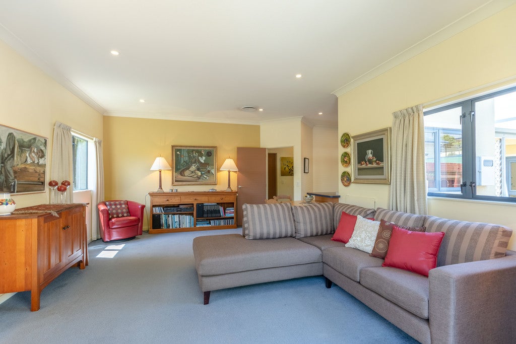 1/7 Carleton Terrace, Tawa, Wellington - Carousel 2