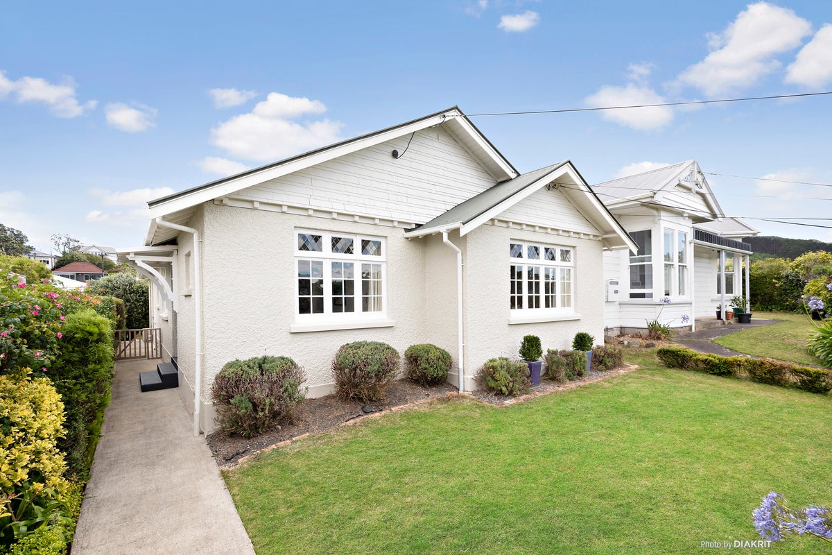 23 Standen Street, Karori, Wellington - Carousel 1