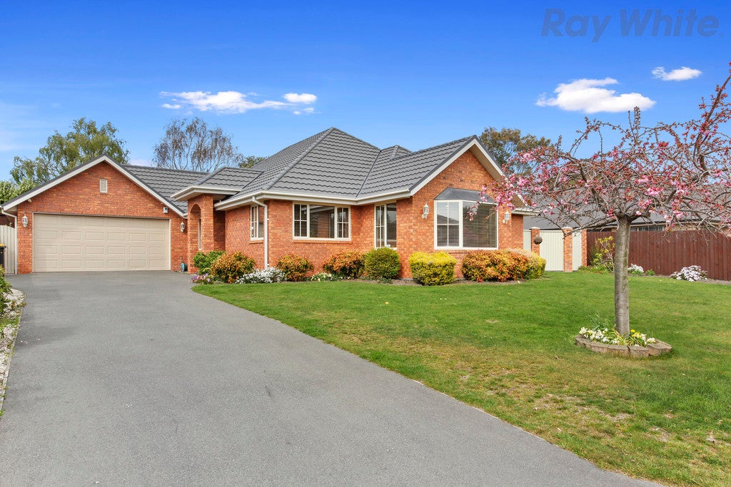 5 Strathmore Gardens, Burwood, Christchurch - Carousel 1