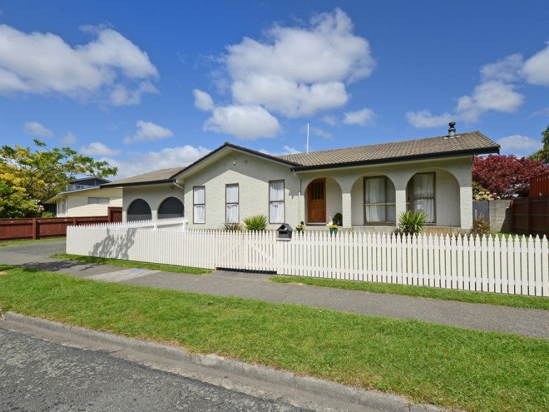 147 California Drive, Totara Park, Upper Hutt - Carousel 1
