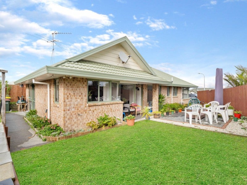 2/27 Wai Iti Place, Clendon Park, Auckland - Carousel 1