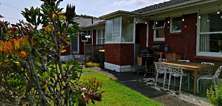 2/6 East Coast Road, Milford, Auckland - Carousel 1