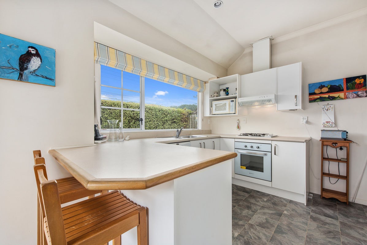 21 Millwood Place, Silverstream, Upper Hutt - Carousel 2