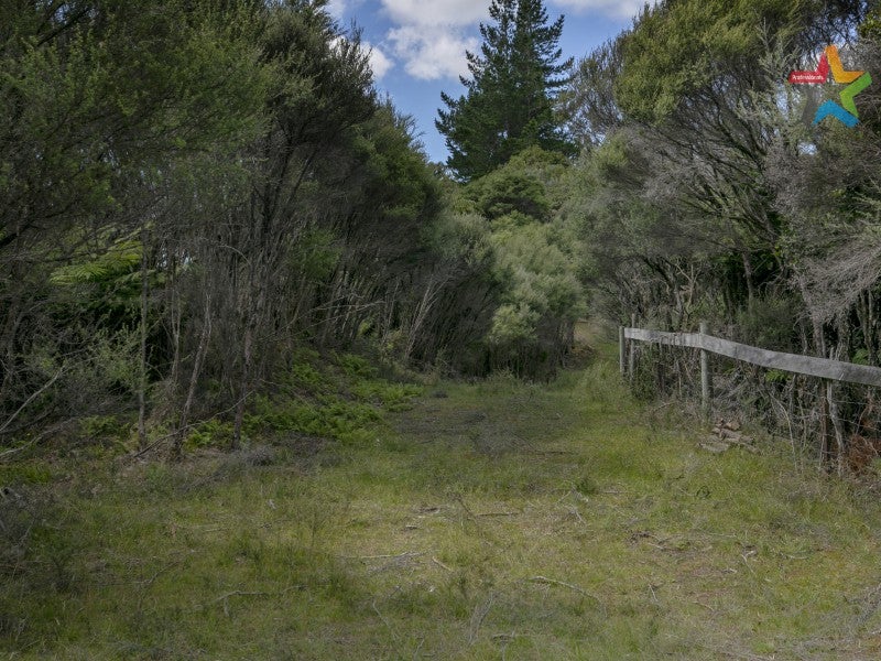 380 Moores Valley Road, Wainuiomata, Lower Hutt - Carousel 16