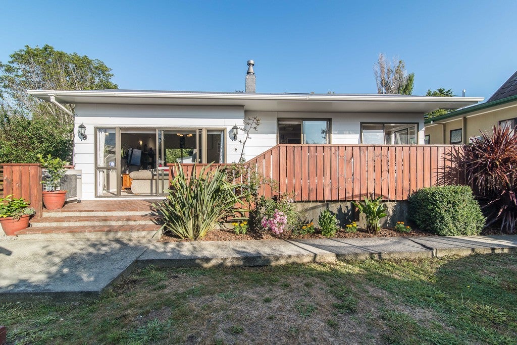 15 Goldsborough Avenue, Raumati Beach, Paraparaumu - Carousel 2