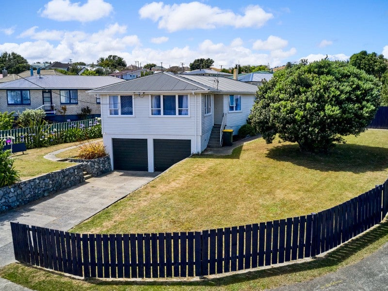 9 Falcon Street, Cannons Creek, Porirua - Carousel 1