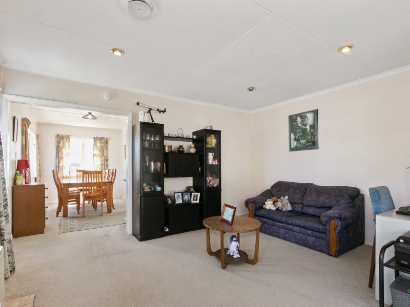 16 Hay Street, Wainuiomata, Lower Hutt - Carousel 2