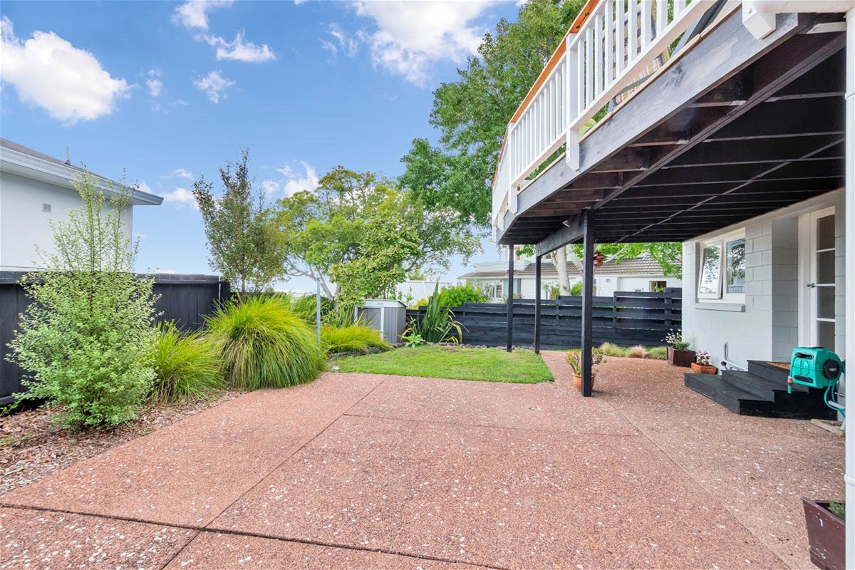 1/133 Carlisle Road, Northcross, Auckland - Carousel 30