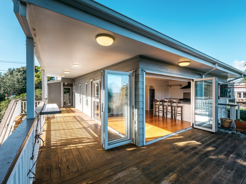 18 Miami Avenue, Surfdale, Waiheke Island - Carousel 1