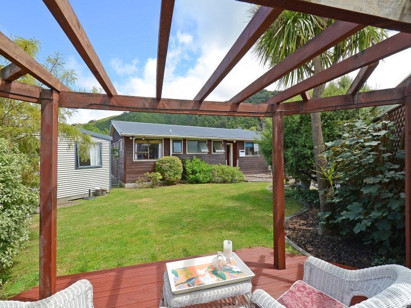 151 California Drive, Totara Park, Upper Hutt - Carousel 1