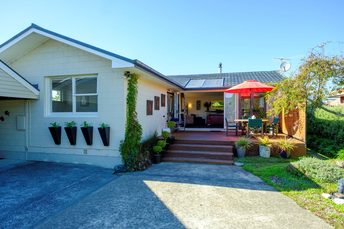 20A Coughtrey Street, Saint Clair, Dunedin - Carousel 1