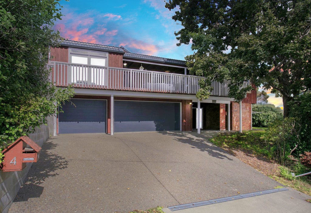 4 Hollyhock Place, Browns Bay, Auckland - Carousel 1