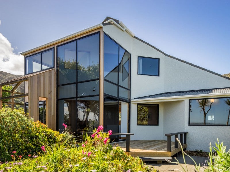 5 Nikau Street, Eastbourne, Lower Hutt - Carousel 2
