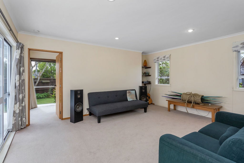 1 Merton Place, Bryndwr, Christchurch - Carousel 2