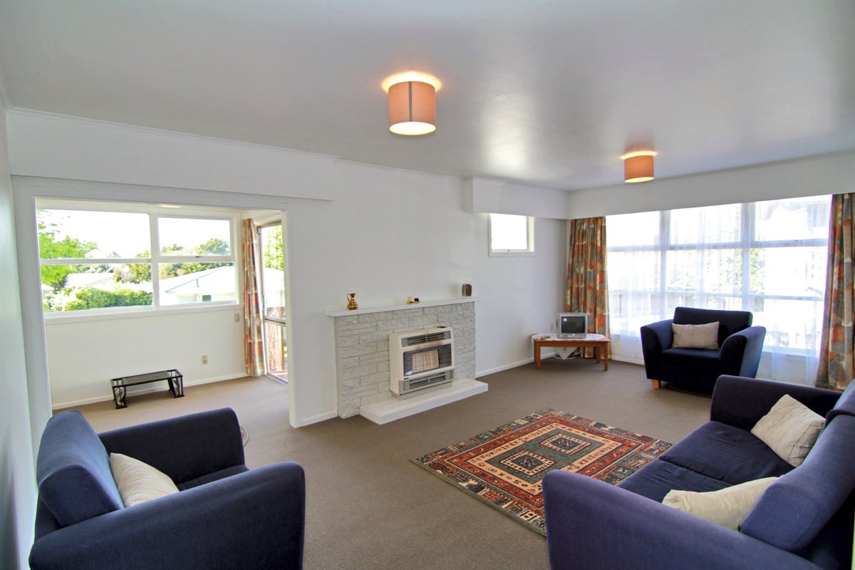 6 Wanaka Place, Glenview, Hamilton - Carousel 2