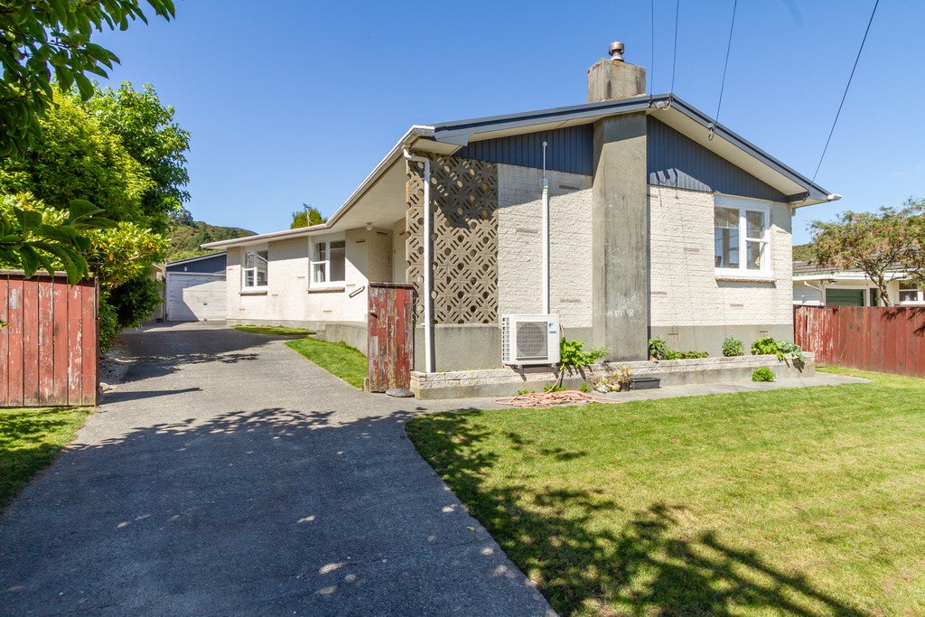 89 Peel Place, Wainuiomata, Lower Hutt - Carousel 1