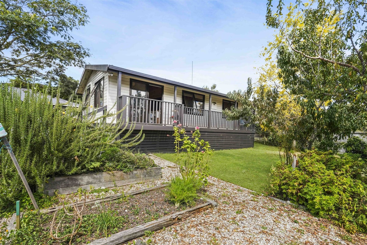 15 Storey Avenue, Forest Lake, Hamilton - Carousel 1