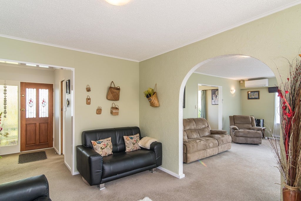 1 Charthouse Lane, Whitby, Porirua - Carousel 2