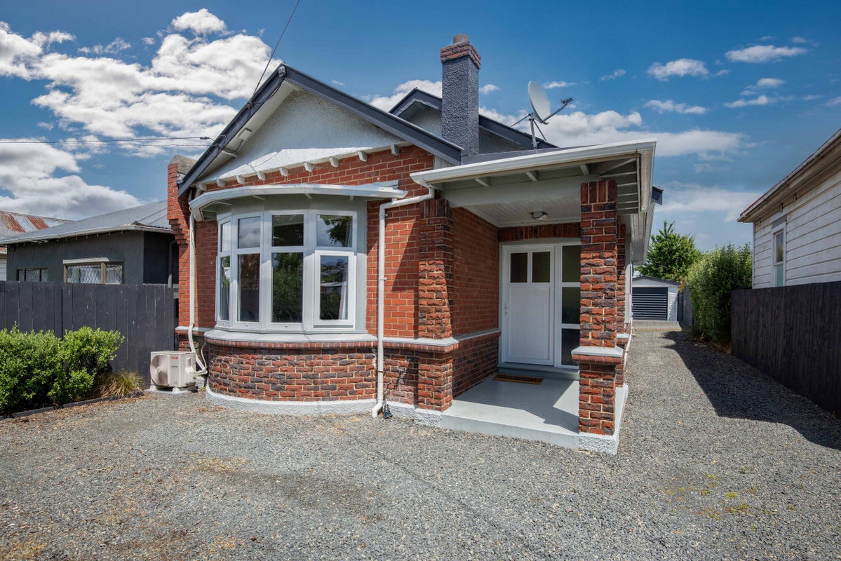 35 Baker Street, Caversham, Dunedin - Carousel 1