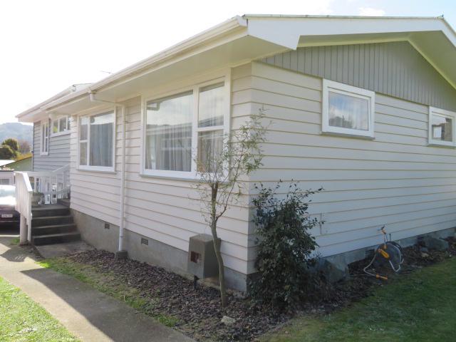 35 Hillside Drive, Maoribank, Upper Hutt - Carousel 1
