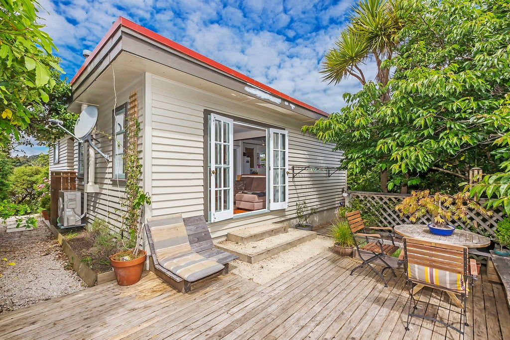 21 Makara Road, Karori, Wellington - Carousel 1