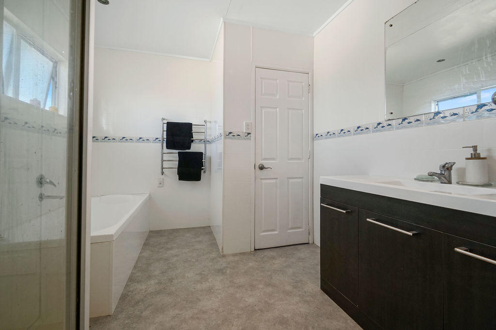 90 Triangle Road, Massey, Auckland - Carousel 20