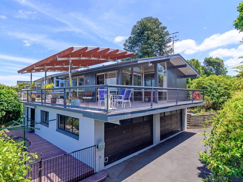 21 Grand Vue Road, Kawaha Point, Rotorua - Carousel 1