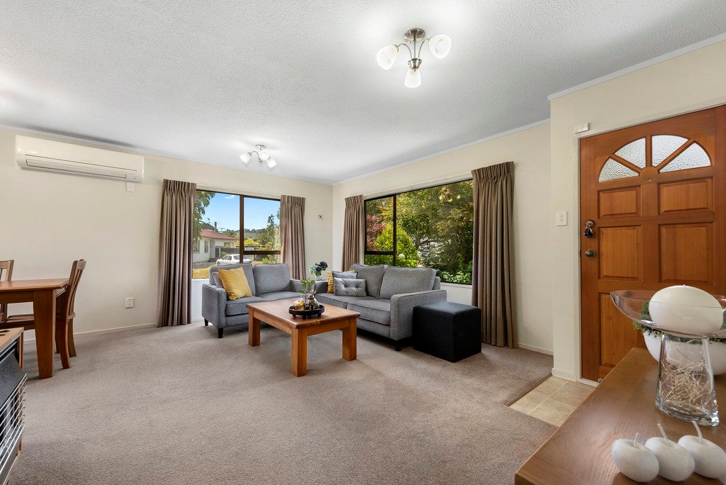 21 Memphis Grove, Totara Park, Upper Hutt - Carousel 2