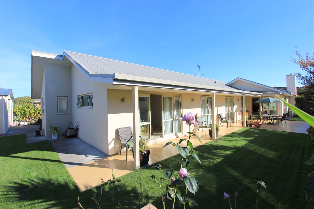 20 Magnolia Drive, Springlands, Blenheim - Carousel 2