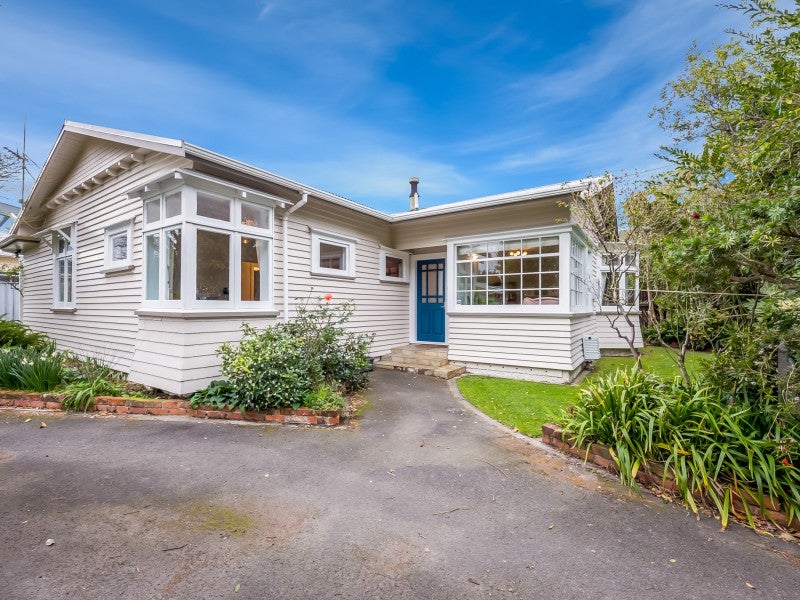 1 Saint Ronans Avenue, Waterloo, Lower Hutt - Carousel 1