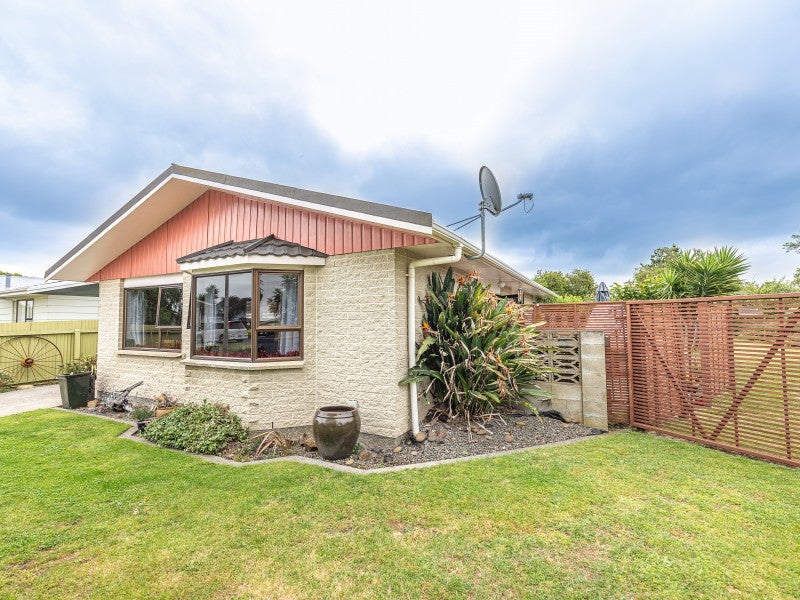 10 Saunders Place, Gonville, Whanganui - Carousel 1