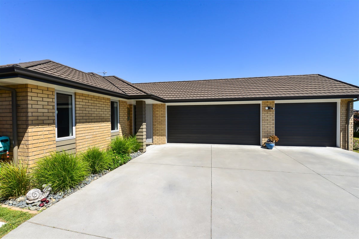 4 Welwyn Place, Rototuna North, Hamilton - Carousel 2