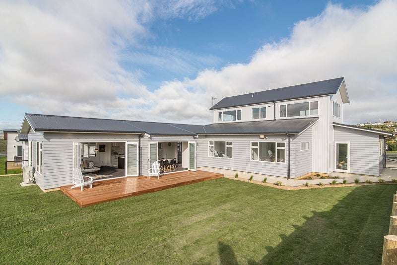8 Sunflower Close, Camborne, Porirua - Carousel 1