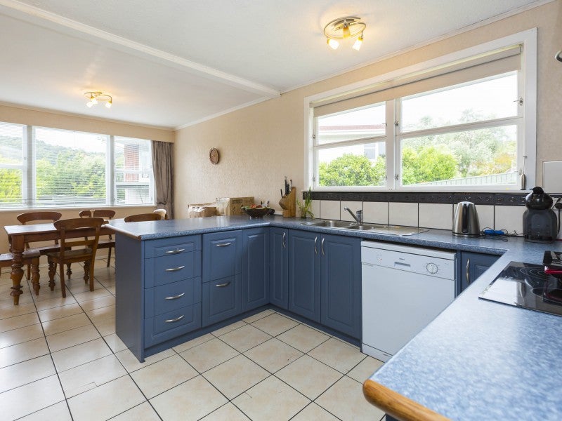 3 Ecclesfield Grove, Silverstream, Upper Hutt - Carousel 20