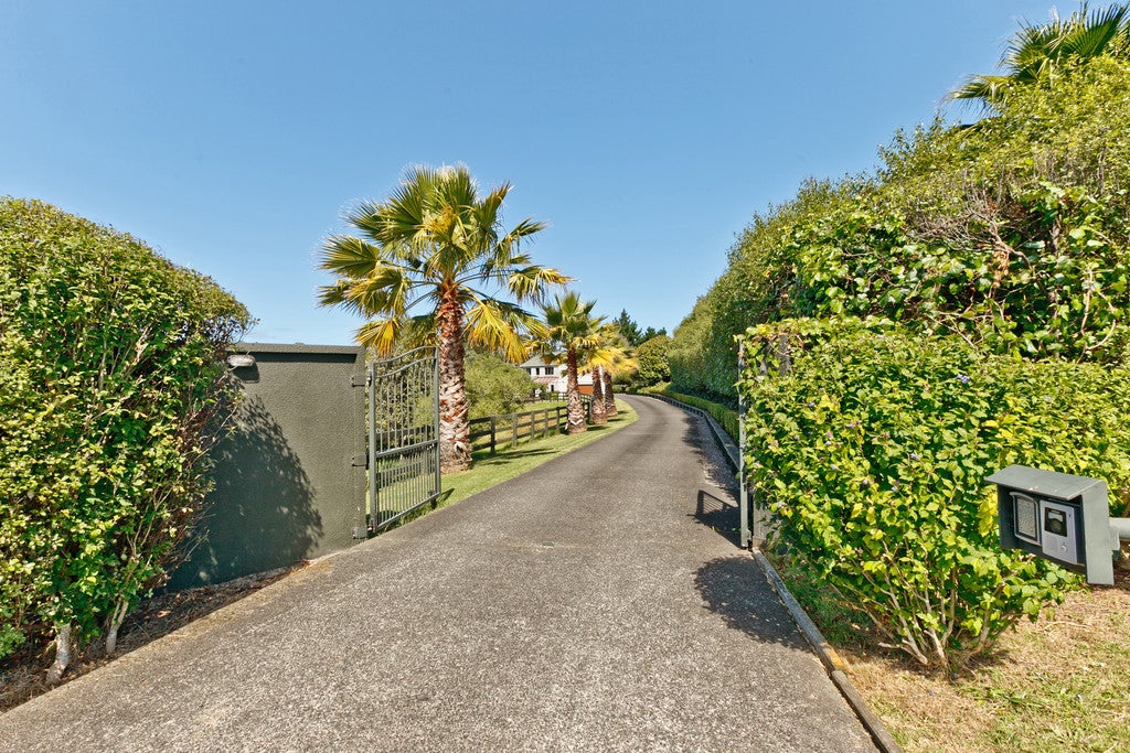 16 Rodeo Drive, Albany - Carousel 1