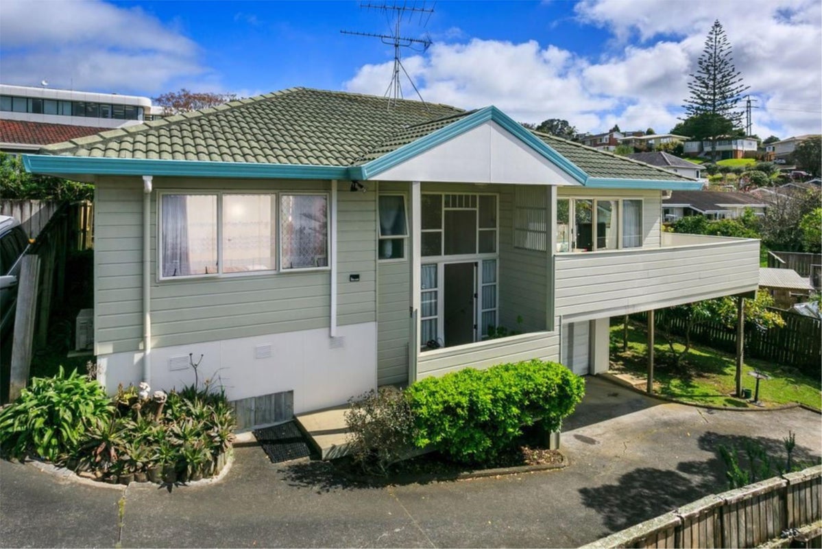 2/80 Bentley Avenue, Glenfield, Auckland - Carousel 1