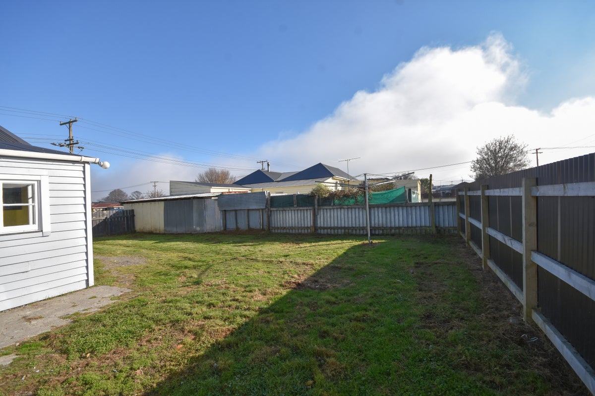 12 Springfield Road, Milton - Carousel 16