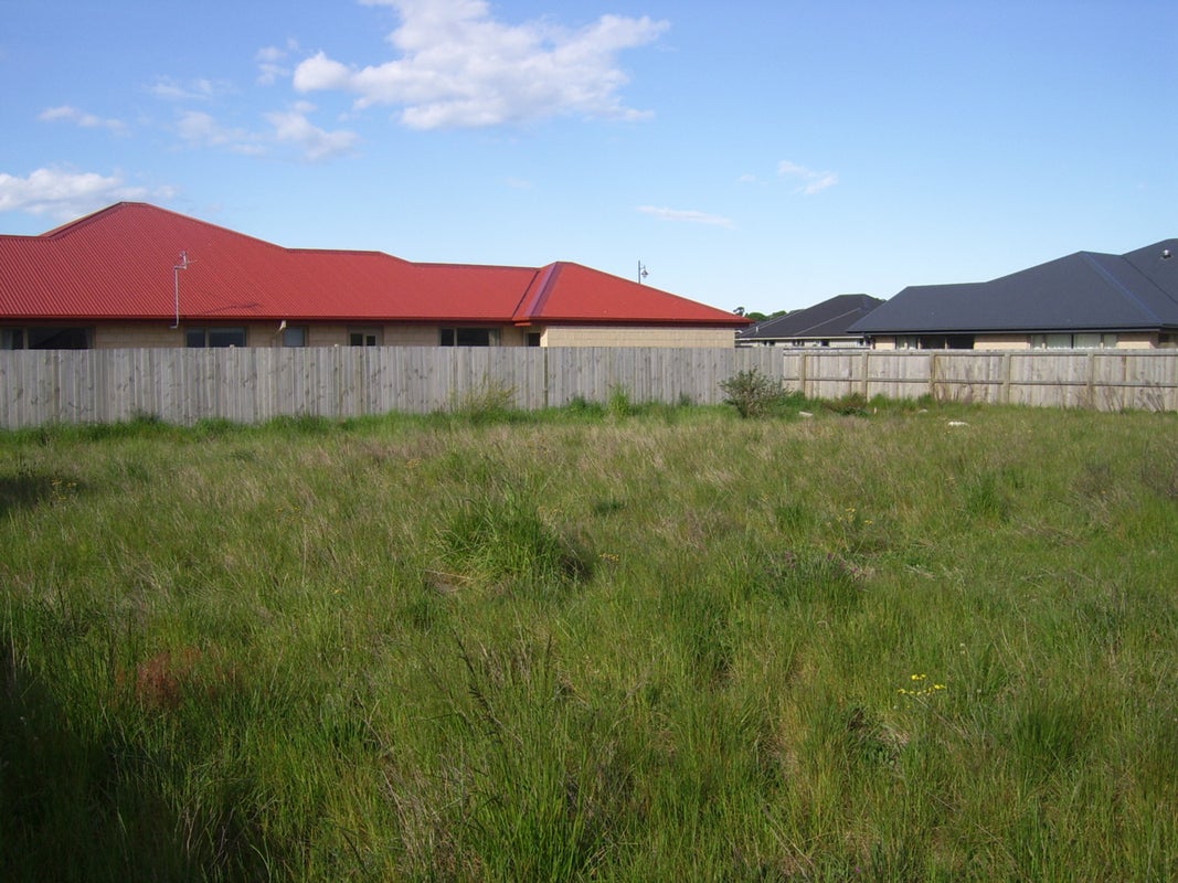 11 Date Crescent, Aidanfield, Christchurch - Carousel 2
