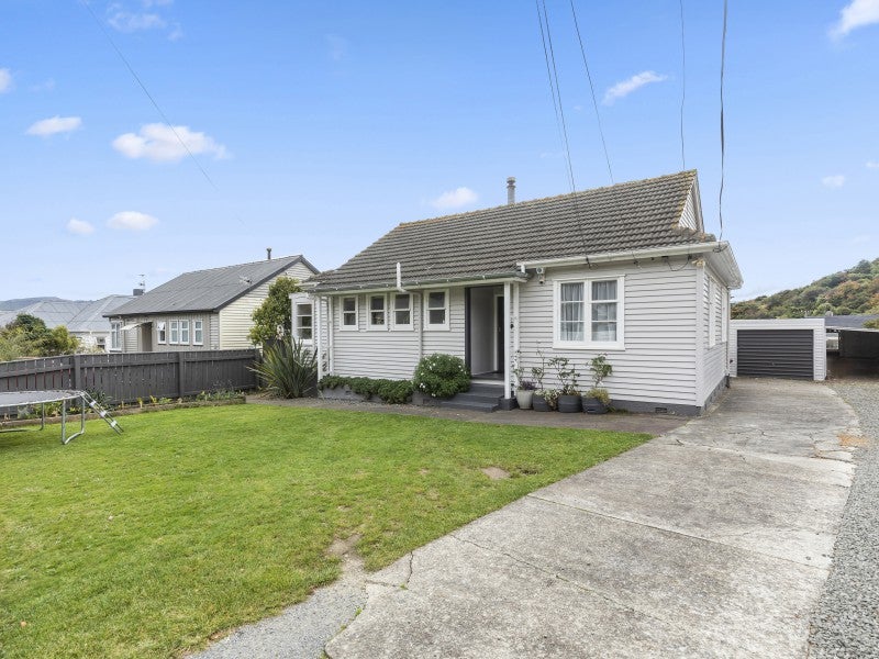 76 Wilkie Crescent, Naenae, Lower Hutt - Carousel 1