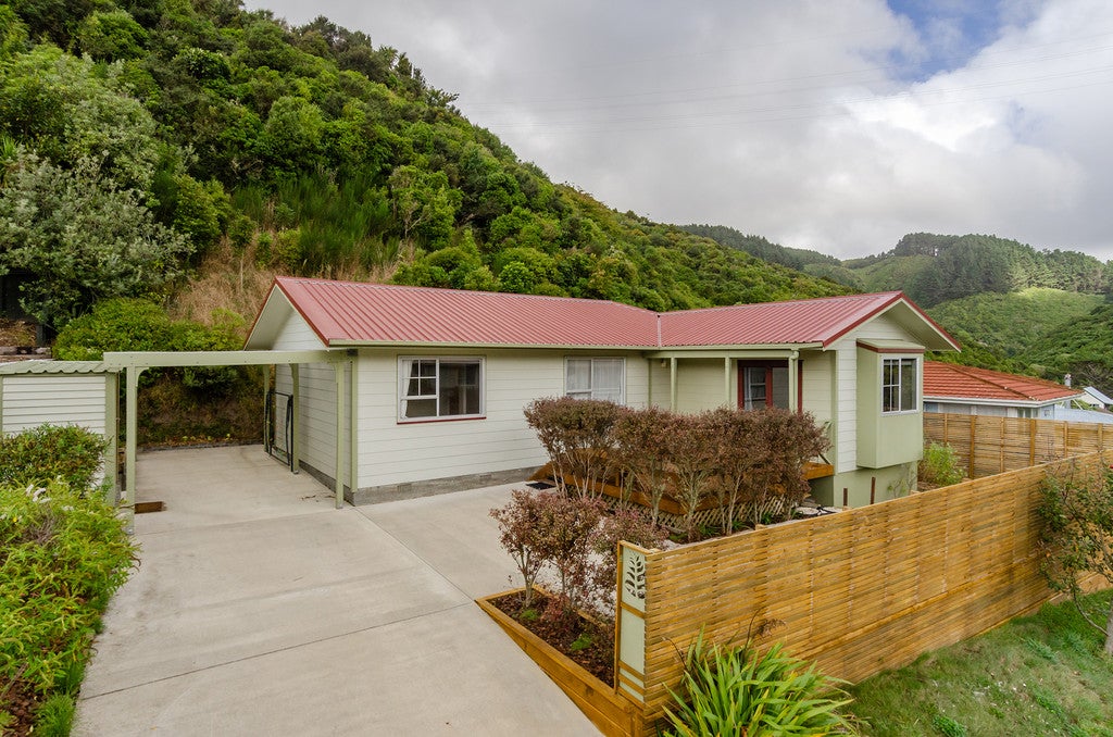 85 Hazlewood Avenue, Karori, Wellington - Carousel 1