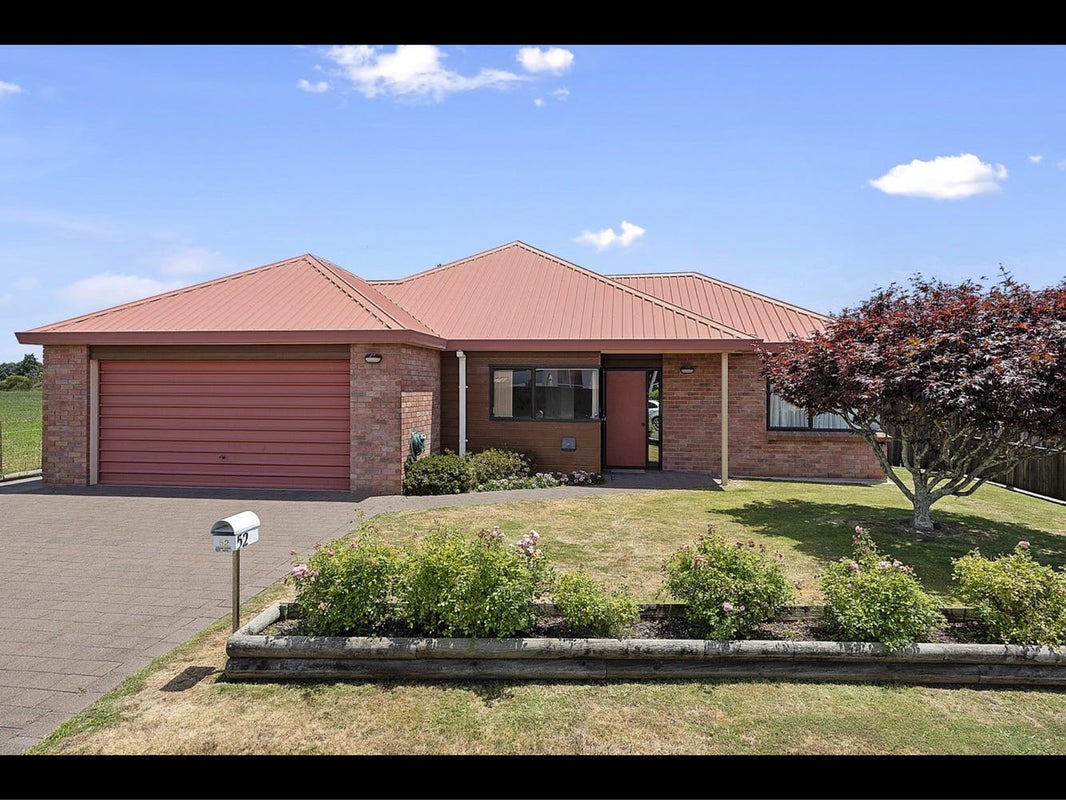 52 Forth Crescent, Glenview, Hamilton - Carousel 1