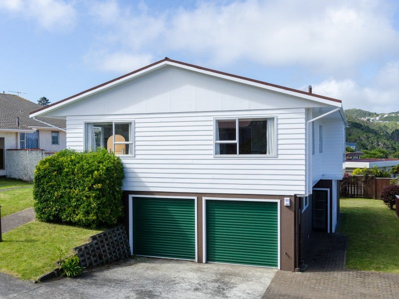 4 Epping Grove, Karori, Wellington - Carousel 1