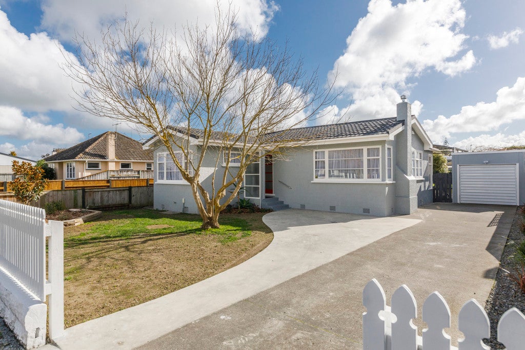 21 Vernon Avenue, Takaro, Palmerston North - Carousel 1
