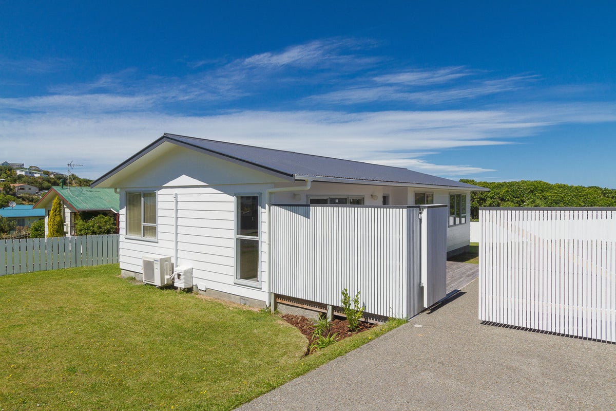 11 Kaitangata Crescent, Kelson, Lower Hutt - Carousel 1
