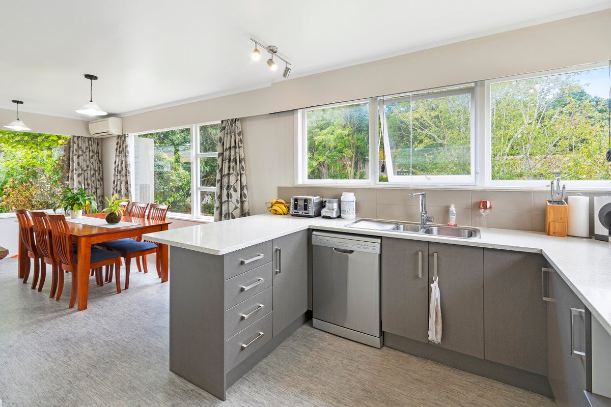 1/46 Scenic Drive, Hillpark, Auckland - Carousel 2