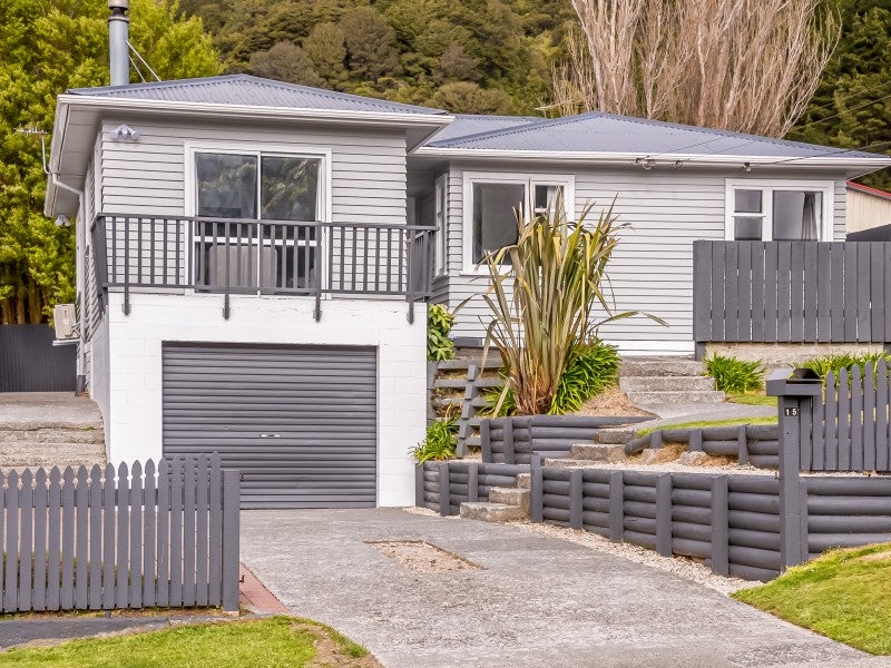 15 Gardiner Grove, Wainuiomata, Lower Hutt - Carousel 1