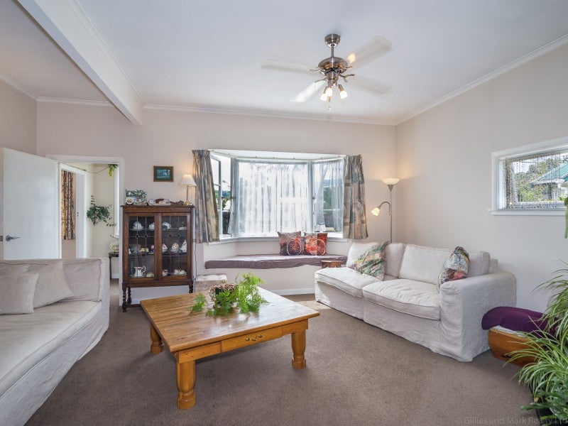 27 Henry Street, Ebdentown, Upper Hutt - Carousel 2
